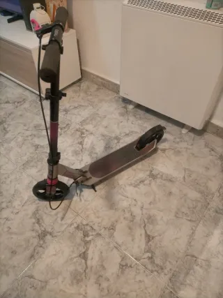 Patinete plegable morado y negro