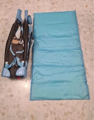 Carro de bebé con capota estampada