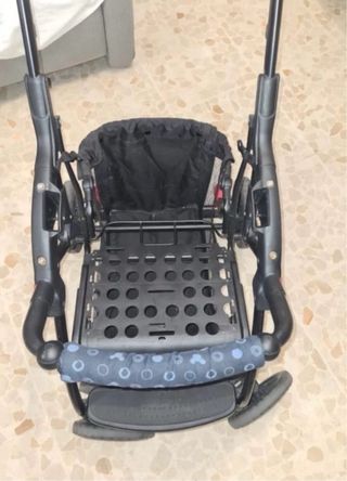 Carro de bebé con capota estampada