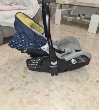 Carro de bebé con capota estampada