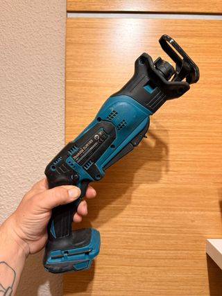 Sierra de sable a batería Makita