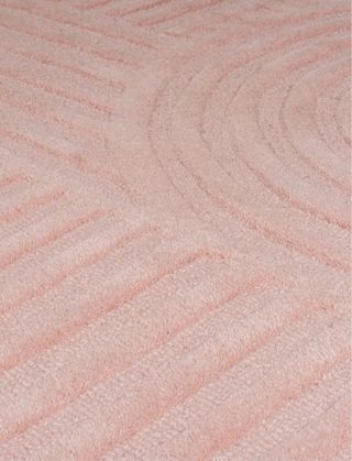Alfombra de lana rosa con diseño geométrico