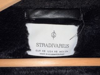 Cazadora efecto piel negra Stradivarius