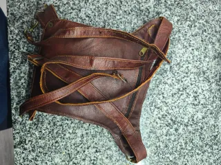 Pernera de cuero para moto