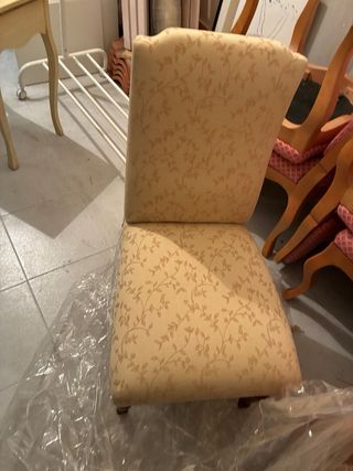 Sillón tapizado beige