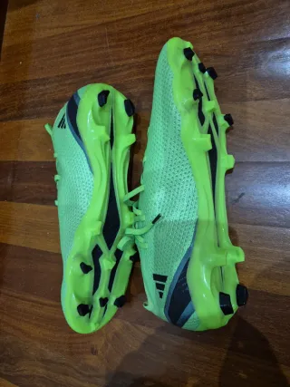 Botas de fútbol Adidas verdes