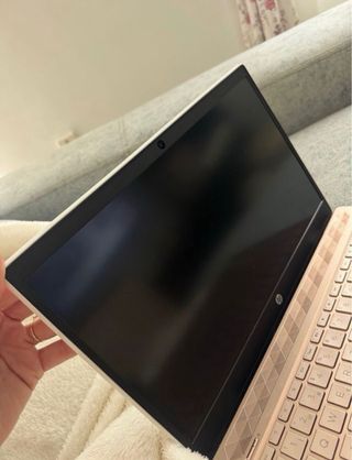 Ordenador portátil rosa/dorado