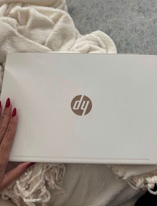 Ordenador portátil rosa/dorado