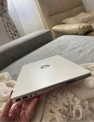 Ordenador portátil rosa/dorado