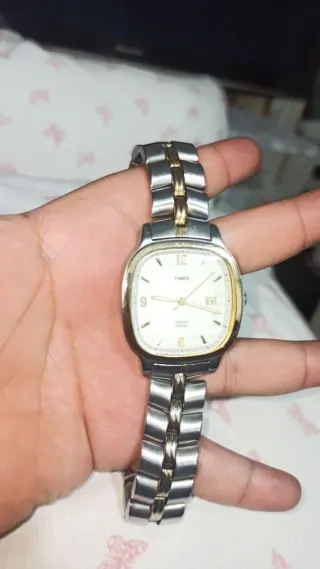 Reloj Timex Dorado y Plateado