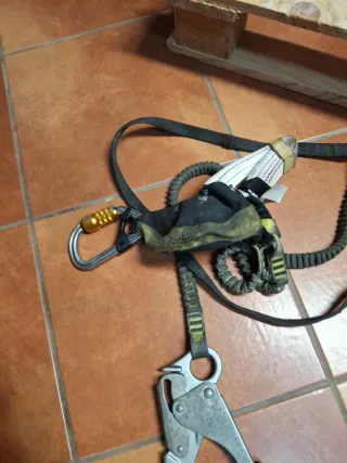 Doble gancho absorbica  anticaídas Petzl