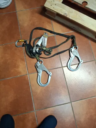 Doble gancho absorbica  anticaídas Petzl