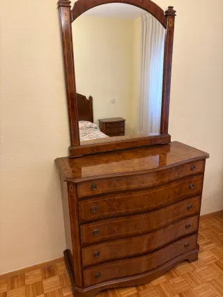 Tocador de madera con espejo 70€