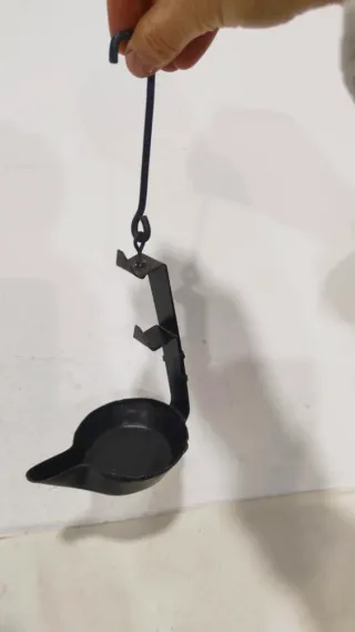 Antiguo quemador aceite incienso rústico hierro