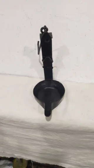 Antiguo quemador aceite incienso rústico hierro