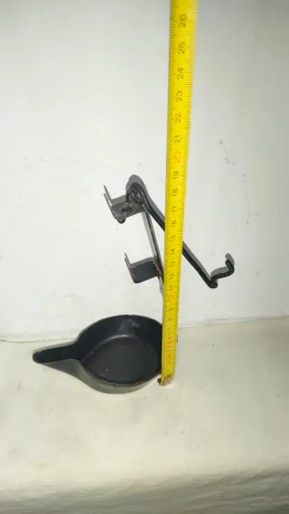 Antiguo quemador aceite incienso rústico hierro