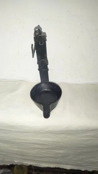 Antiguo quemador aceite incienso rústico hierro