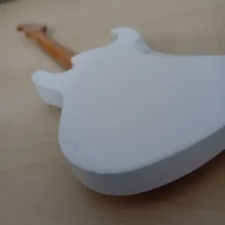 Mini guitarra decorativa AC/DC de madera