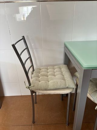 Mesa extensible con 4 sillas