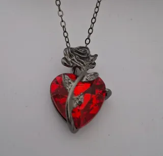 Conjunto Corazón Escarlata: Anillo y Colgante