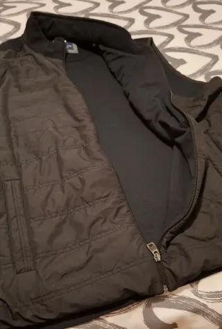 Chaleco acolchado hombre negro