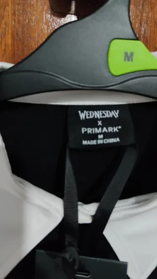 Camisa Negra Cuello Blanco Talla M wednesday