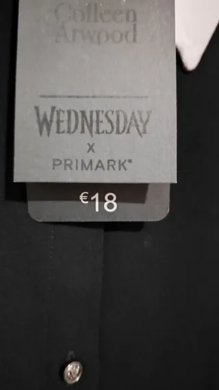 Camisa Negra Cuello Blanco Talla M wednesday