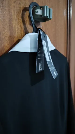 Camisa Negra Cuello Blanco Talla M wednesday