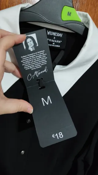 Camisa Negra Cuello Blanco Talla M wednesday
