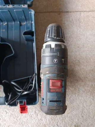 Atornillador Bosch con maletín y cargador