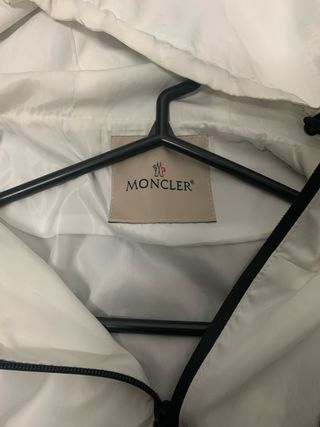 Chaqueta Moncler Blanca y Negra