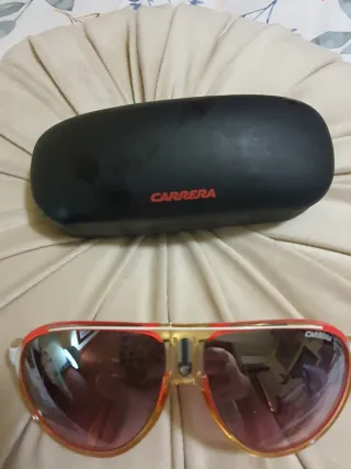 Gafas de sol Carrera doradas y rojas