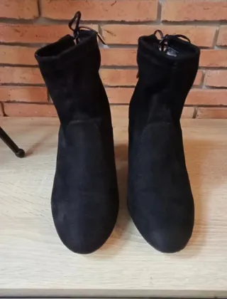 Botines negros tacón
