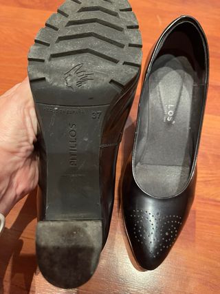 Zapatos de tacón, tipo salón, negros