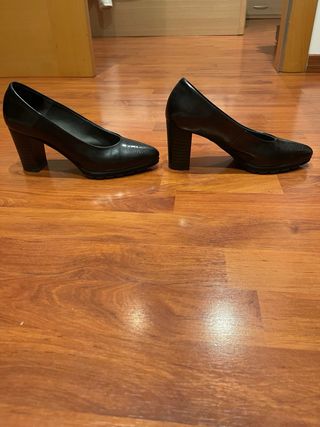 Zapatos de tacón, tipo salón, negros