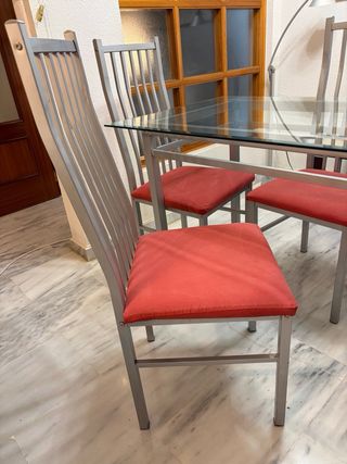 Mesa comedor cristal y metal con 4 sillas
