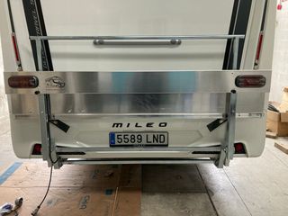 Portamotos plegable para autocaravana