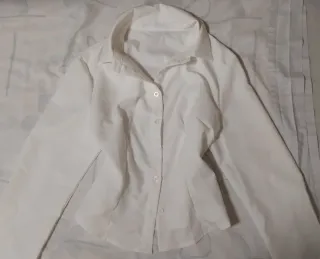 Camisa blanca de mujer