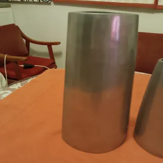 2 Jarrones Metálicos Modernos Plateados