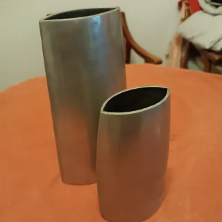 2 Jarrones Metálicos Modernos Plateados