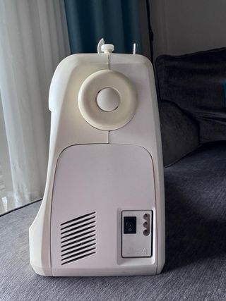 Máquina de coser AEG NM791