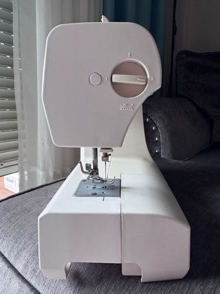 Máquina de coser AEG NM791