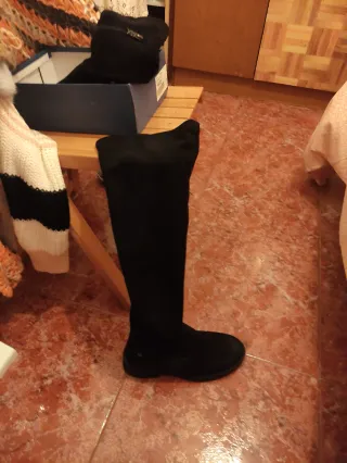 Botas altas negras con cremallera