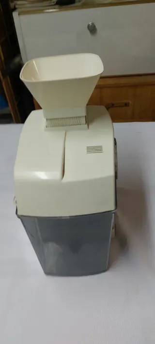 Licuadora Naranja y Blanca