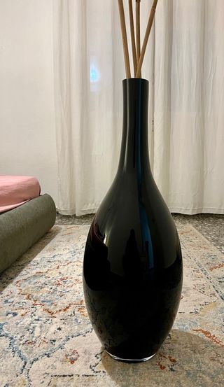 Jarrón alto de cristal negro