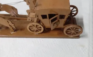 Carozza in legno fatta a mano
