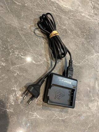 Cargador de batería Nikon MH-61