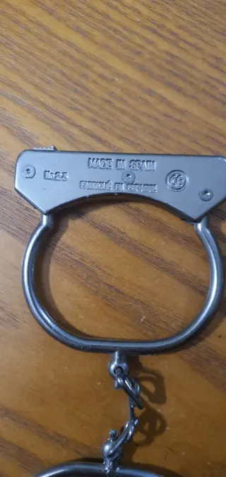 Grilletes de juguete antiguos