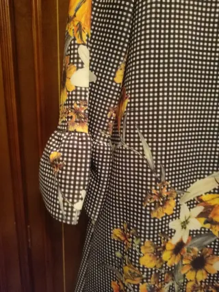 Vestido estampado floral manga acampanada