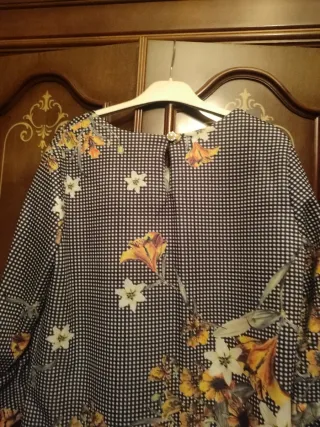 Vestido estampado floral manga acampanada